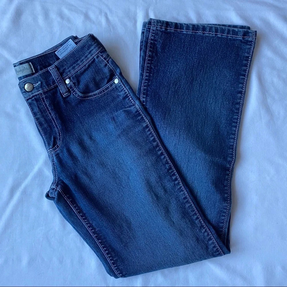 WRANGLER | Q-Baby  Cowgirl Cut Jeans - Picture 1 of 6